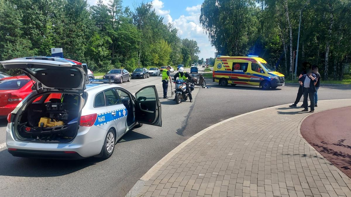 Kolizja motoroweru z samochodem na ul. Martyniaków