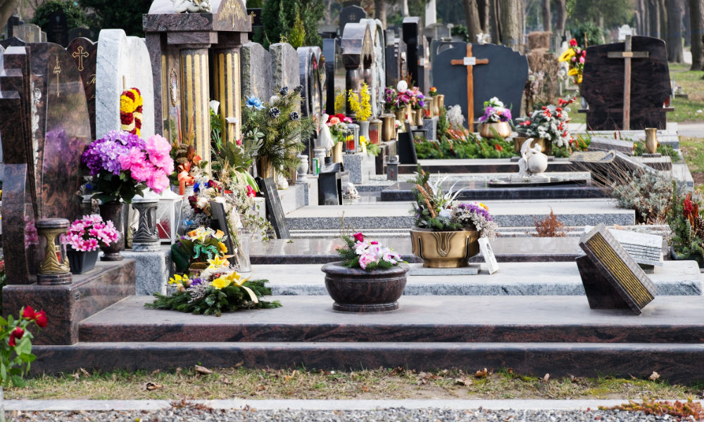 Kremacja czy tradycyjny pochówek? Na jakie rozwiązanie lepiej się zdecydować?