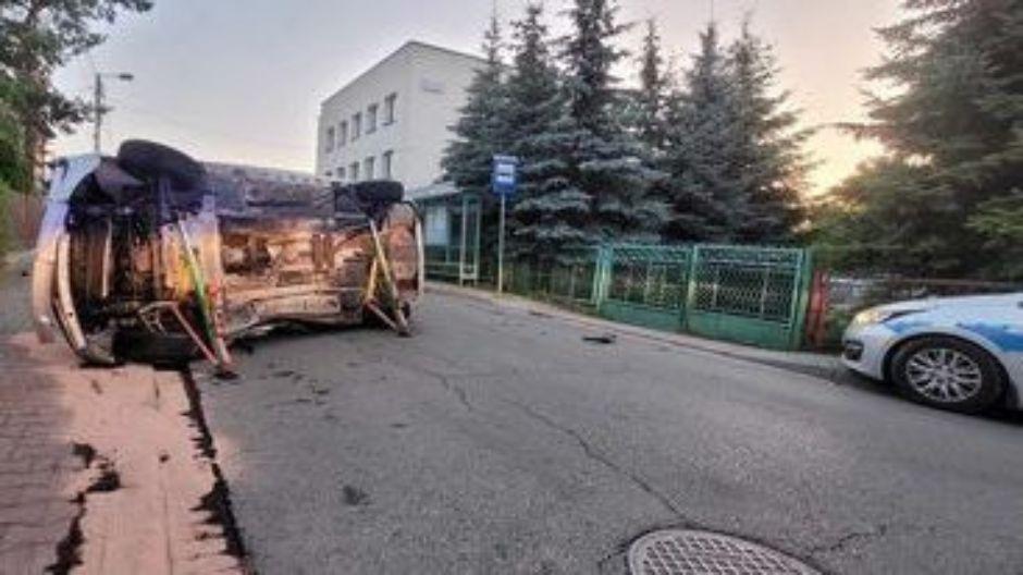 18-letni kierowca BMW, który dachował w Jaworznie był kompletnie pijany