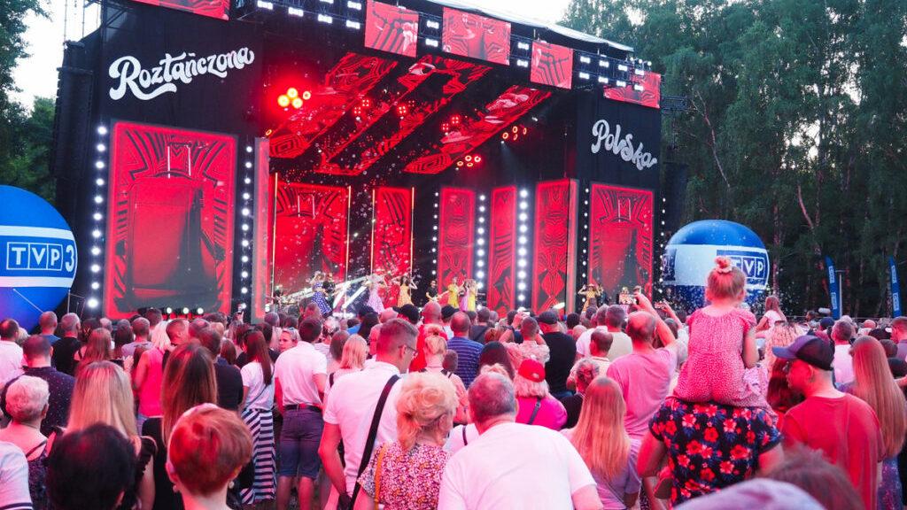 Roztańczona Polska Jaworzno 2023. Hity Disco Polo rozkręciły widownie — relacja wideo