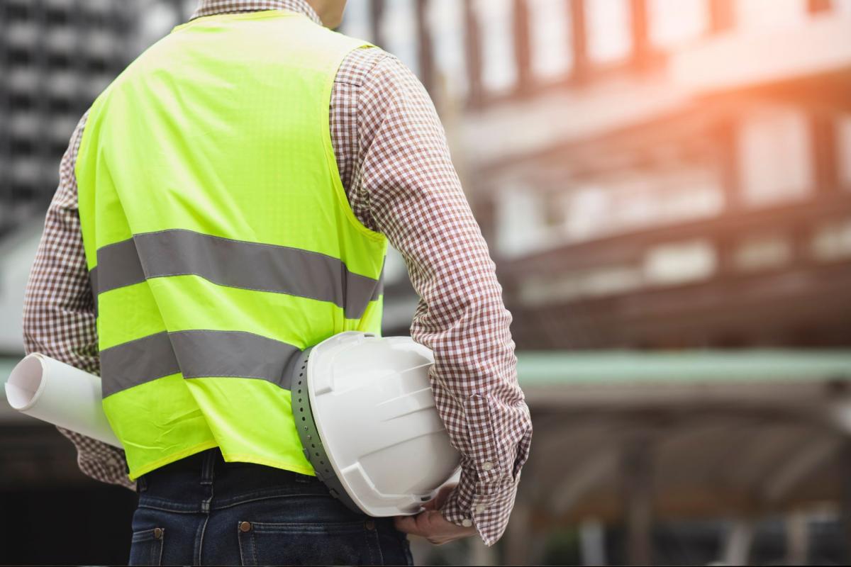 Jak zadbać o bezpieczeństwo w miejscu pracy? Najważniejsze zasady
