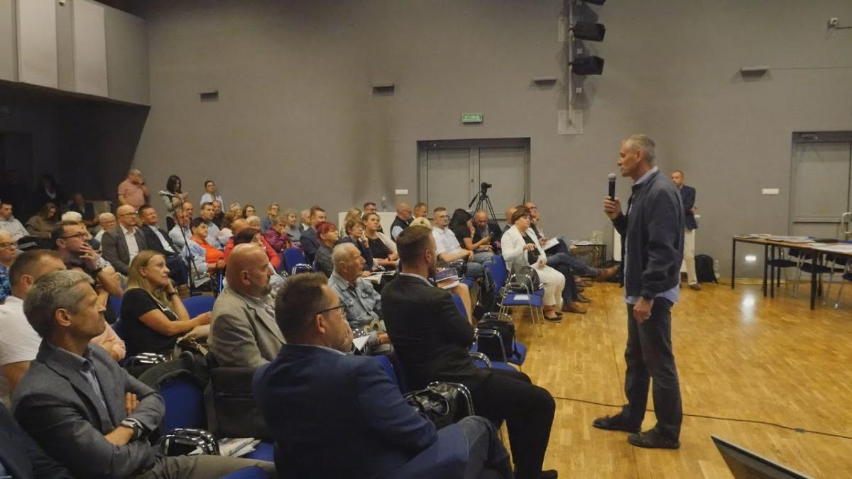 Co dalej z fabryką w Jeleniu – niemal spotkanie na szczycie