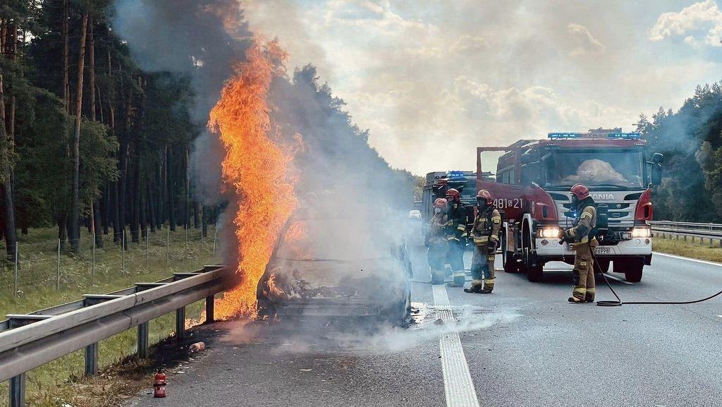 Pożar samochodu na autostradzie A4 za Jaworznem