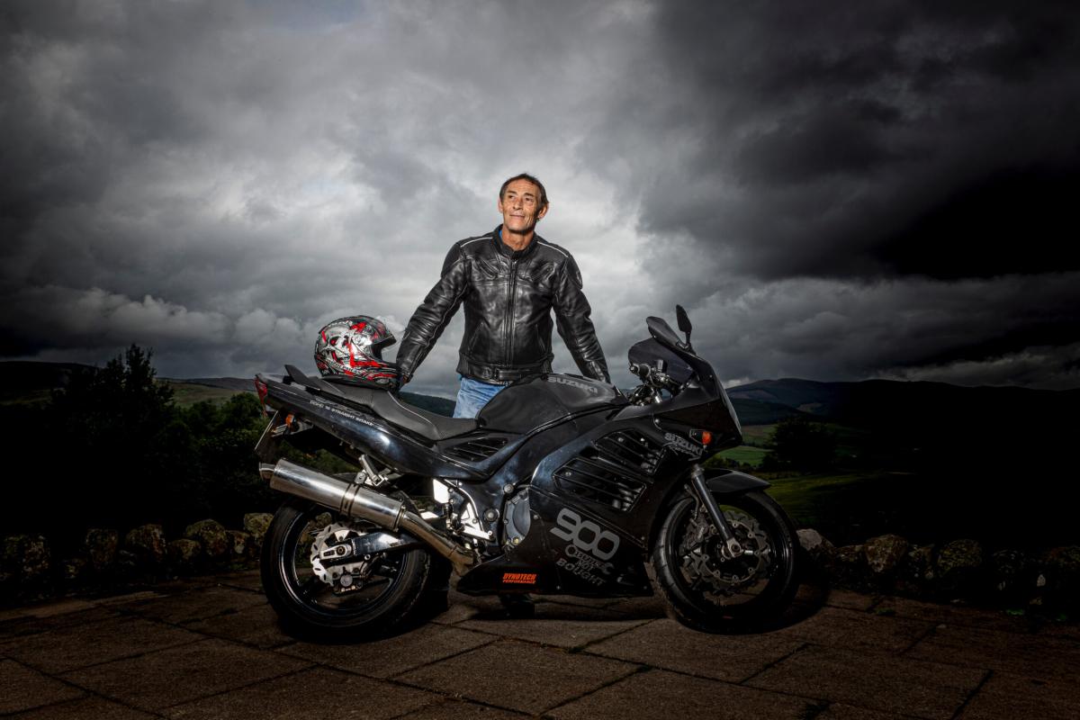 Kurtka motocyklowa - tekstylna czy skórzana?