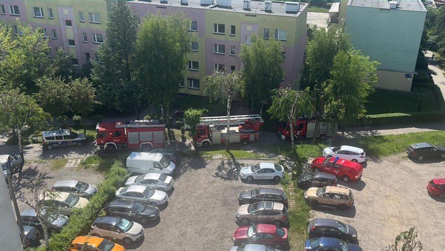 Nieprzytomna kobieta znaleziona we własnym mieszkaniu przez siostrę