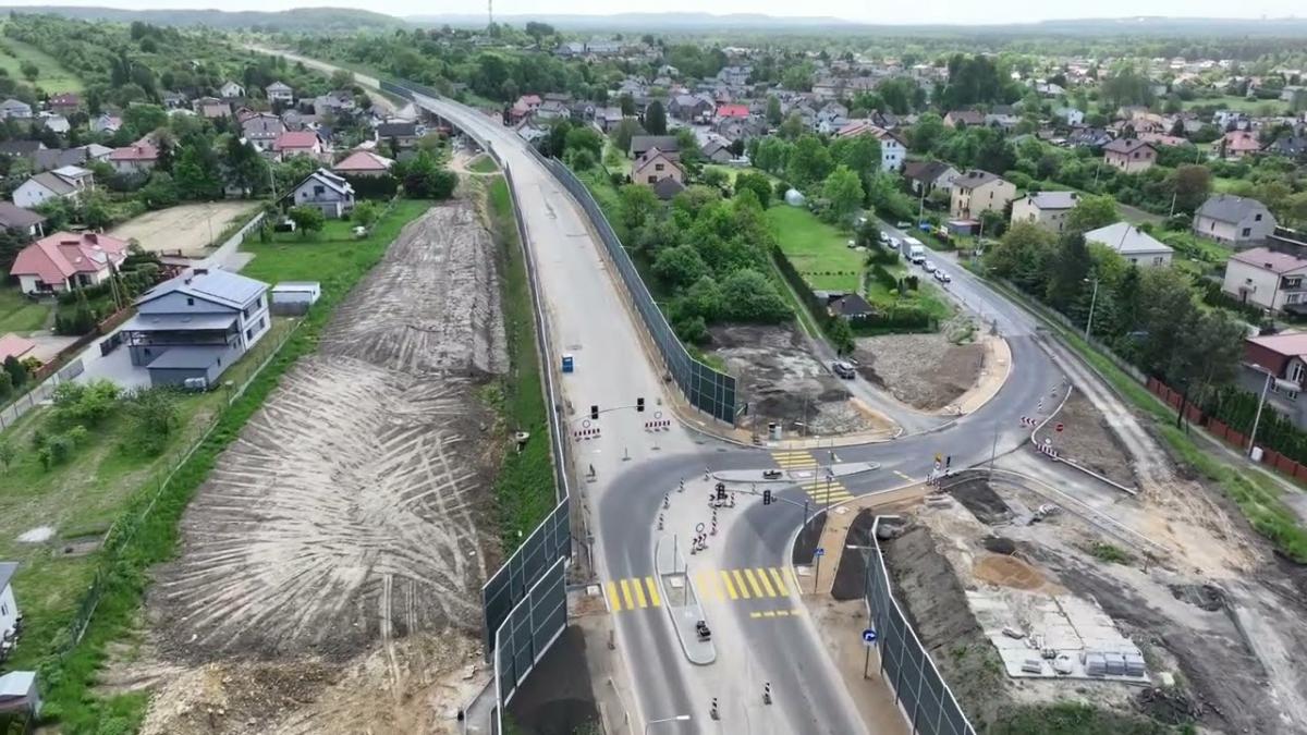 Estakada w Byczynie wygląda coraz bardziej okazale. Jest nowa organizacja ruchu [Wideo]