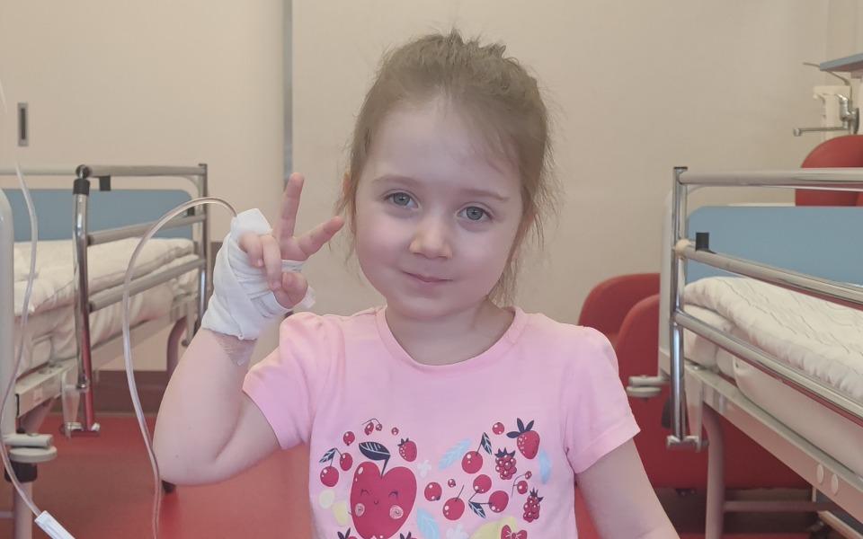 3,5-letnia Milenka walczy z nowotworem i potrzebuje naszego wsparcia
