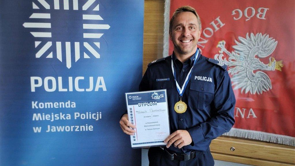 Policjant z Jaworzna zdominował wojewódzkie zawody policjantów w tenisie ziemnym