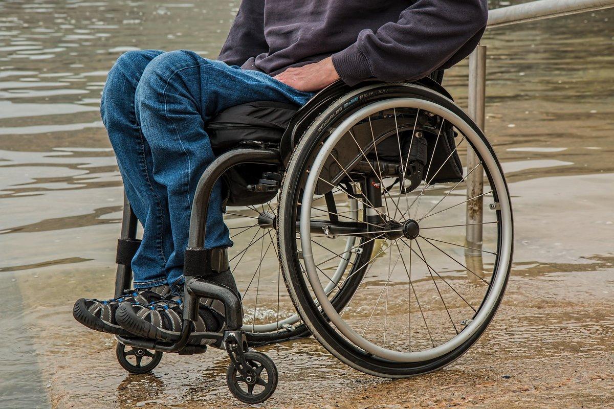 Wózek inwalidzki – modele dla dzieci, dorosłych i seniorów
