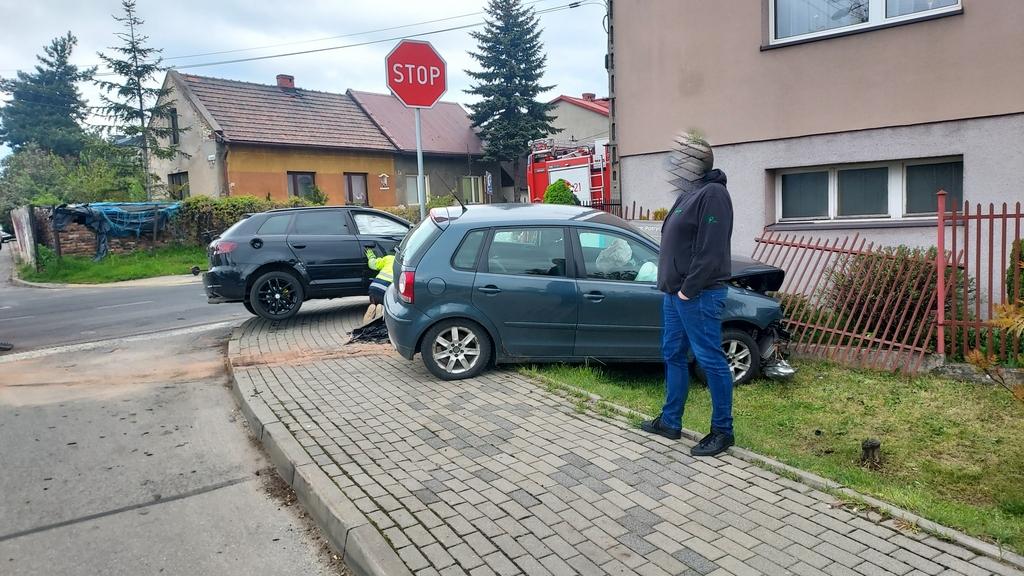 Zapomniał kalkulatora na egzamin maturalny z matematyki. Tak mu się spieszyło, że spowodował kolizję