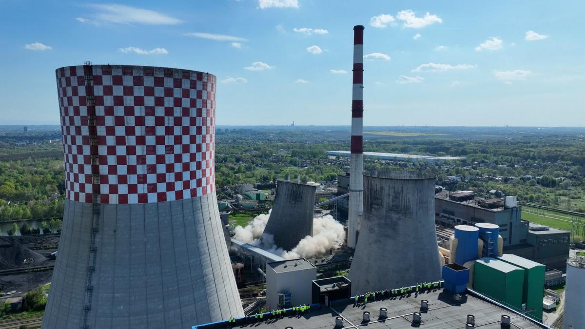 Wysadzenie chłodni kominowej - Elektrownia Łagisza