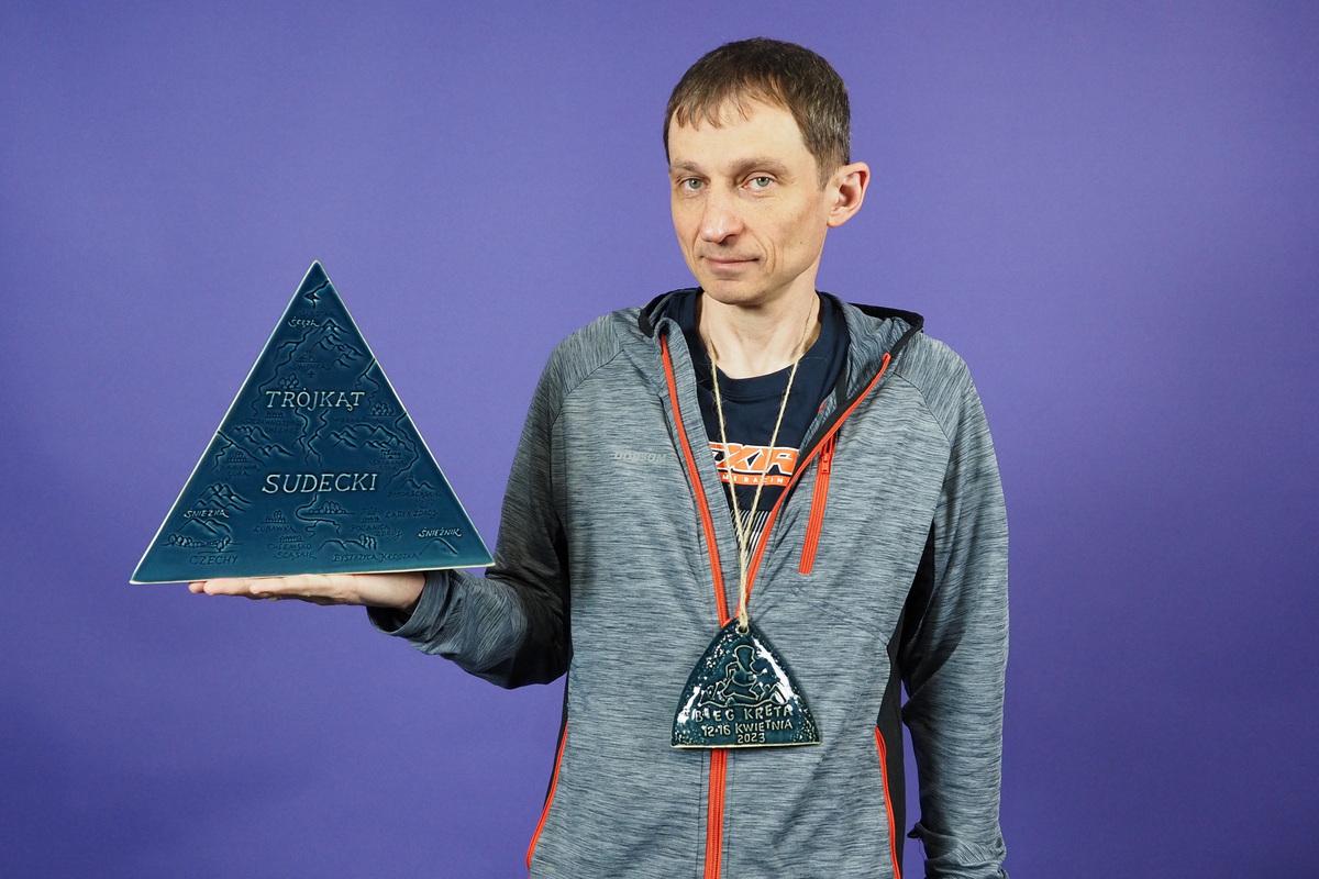 Artur Padewski na podium w Biegu Kreta
