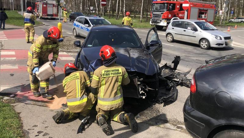 Zderzenie dwóch osobówek na Osiedlu Stałym