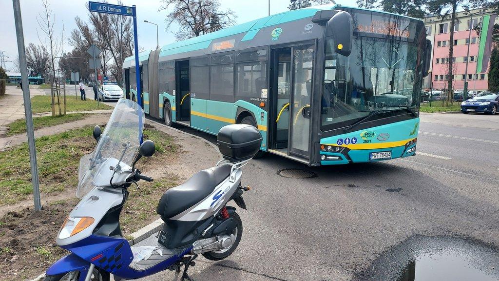 Autobus PKM Jaworzno zderzył się ze skuterem
