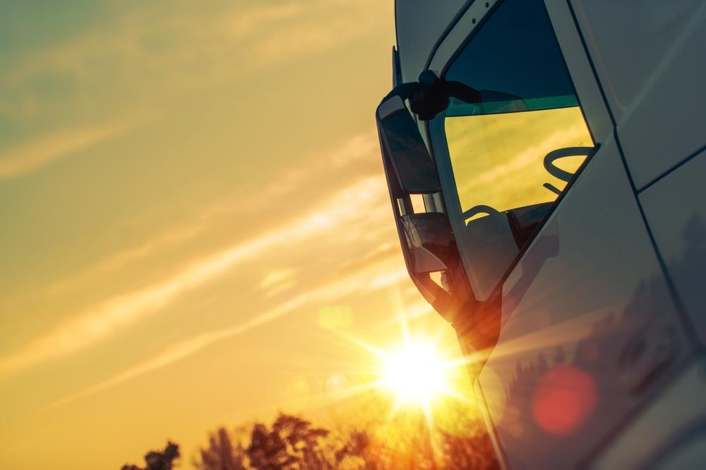 Kiedy warto wybrać transport drogowy do przewozu towarów?