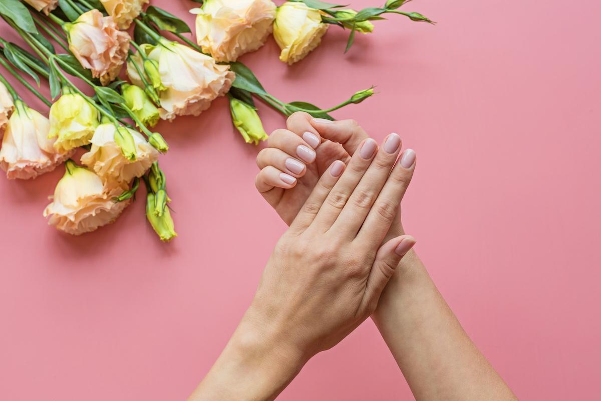 Manicure hybrydowy wieliczka – co warto o nim wiedzieć?