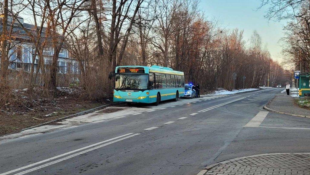 Stłuczka BMW z autobusem PKM Jaworzno