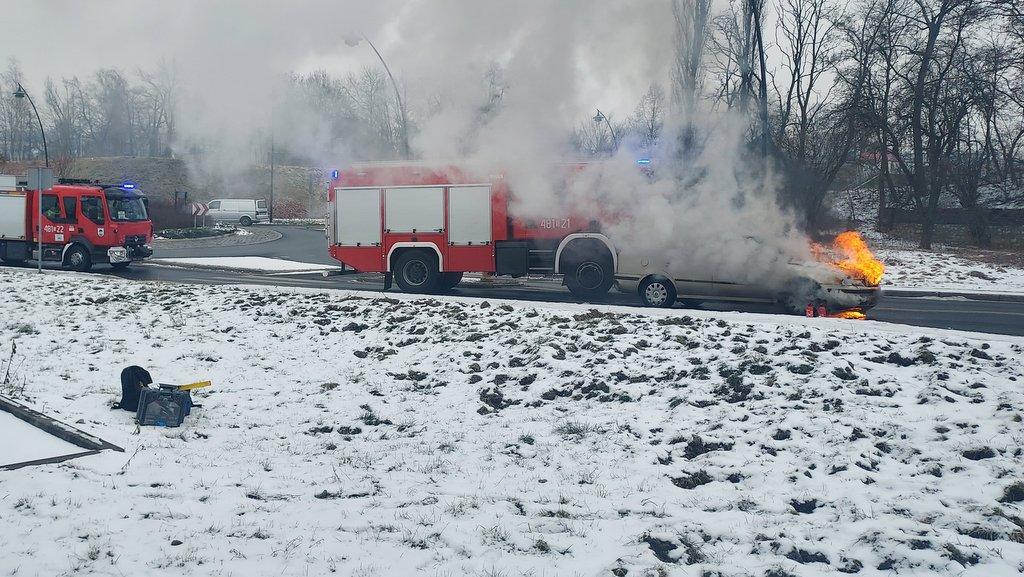 Pożar samochodu w Centrum [wideo]
