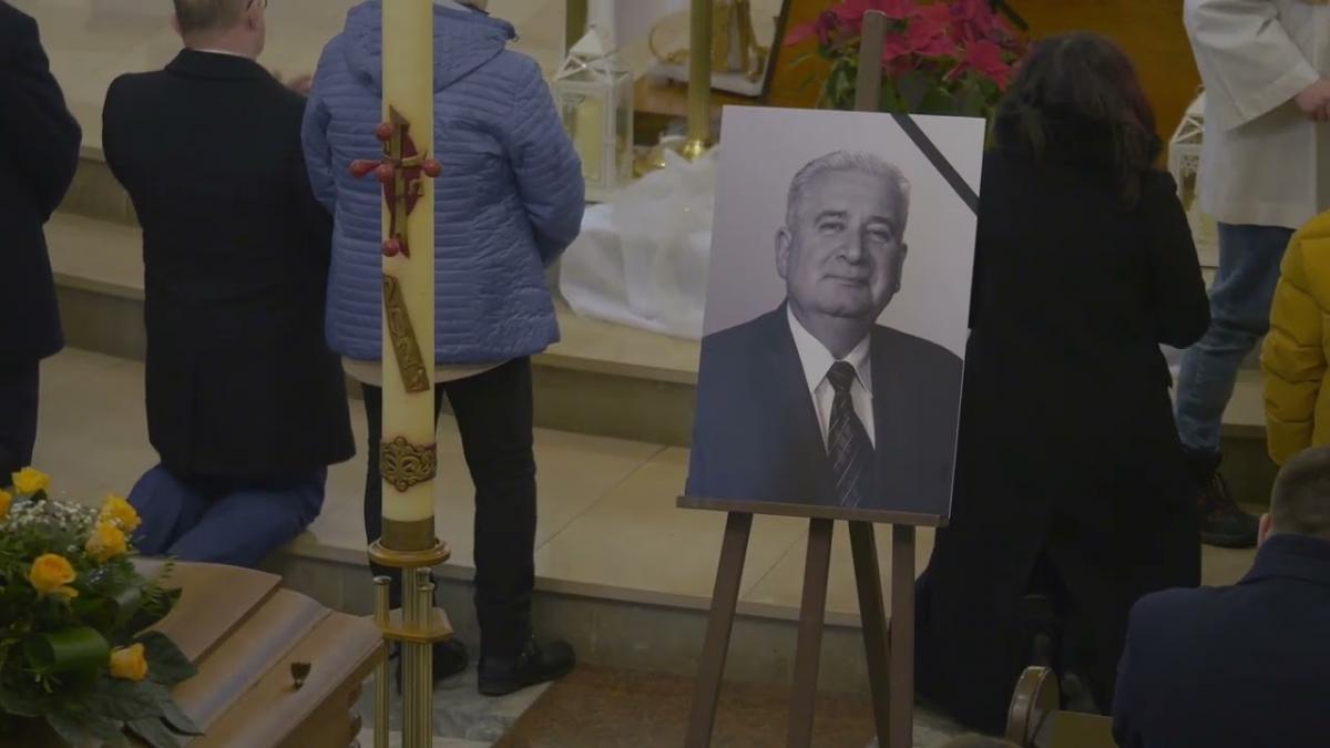 Uroczystość pogrzebowa radnego Grzegorza Piętaka