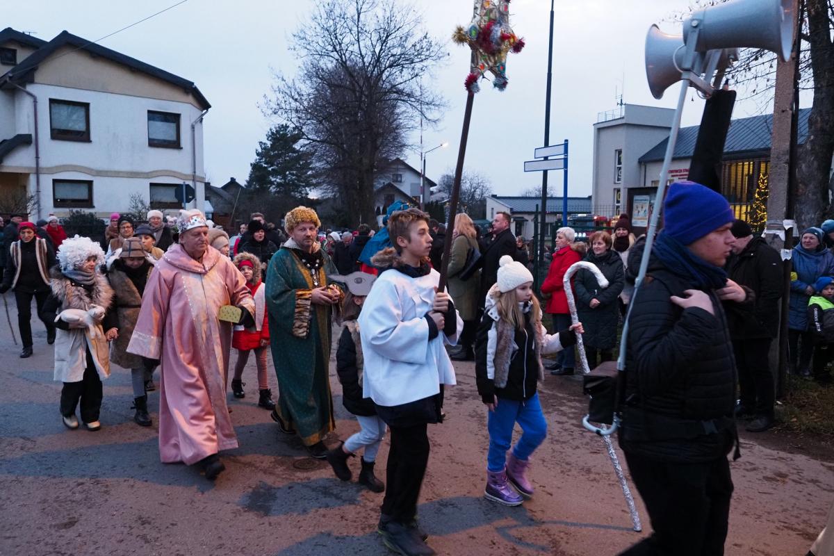 Trzej Królowie w parafii na Dąbrowie Narodowej