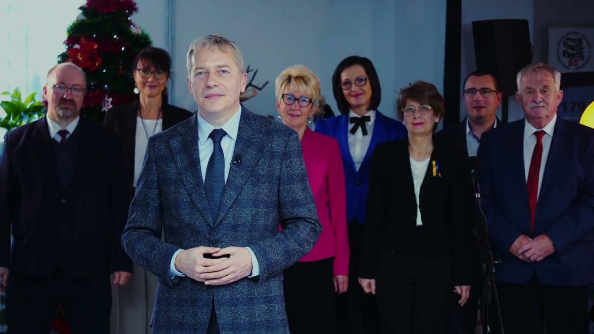 Przybieżeli do Betlejem Pasterze - Wojciech Saługa i radni z Jaworzna śpiewają kolędę