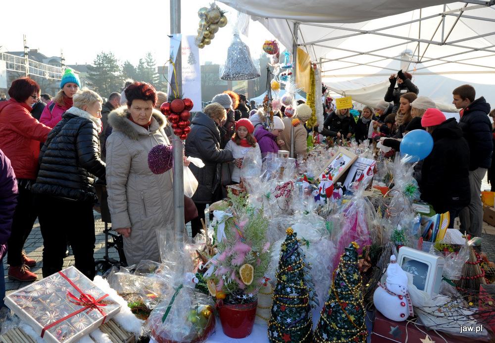Jarmark bożonarodzeniowy na rynku w Jaworznie