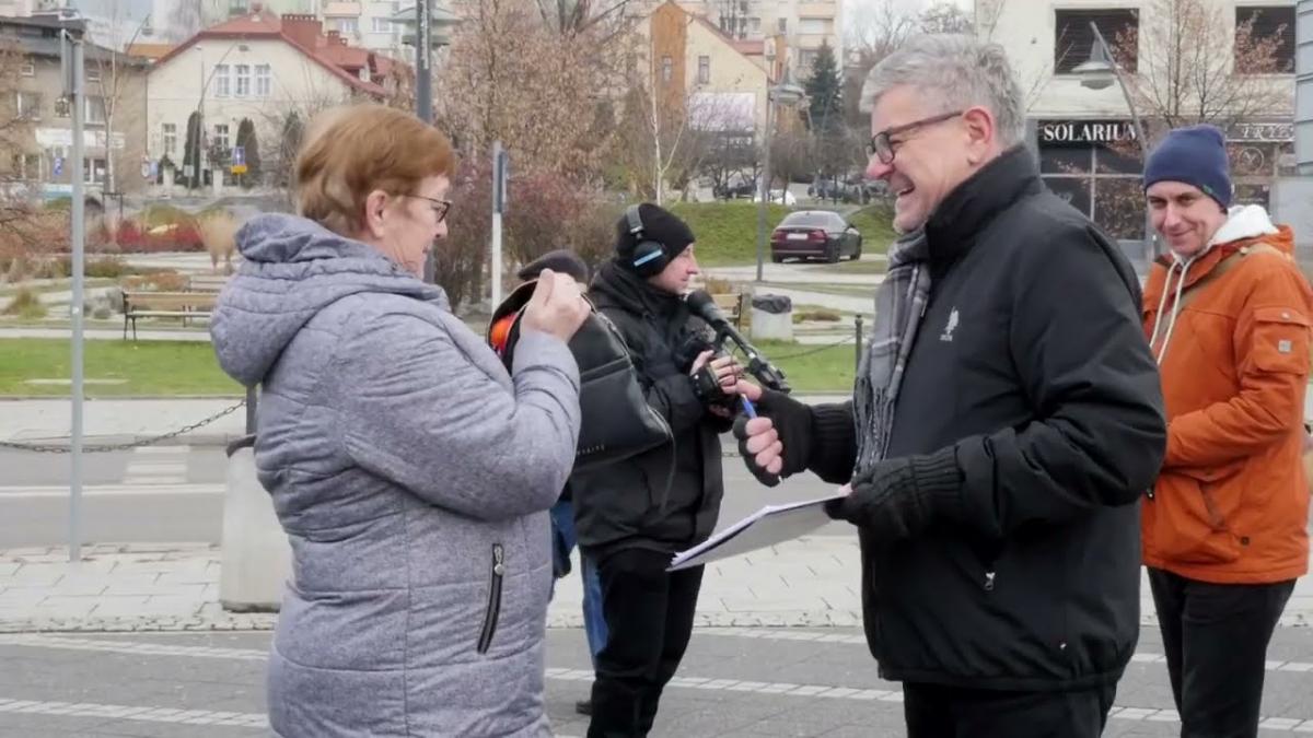 Zbierali podpisy pod obywatelskim projektem ustawy dotyczącej in vitro w centrum Jaworzna