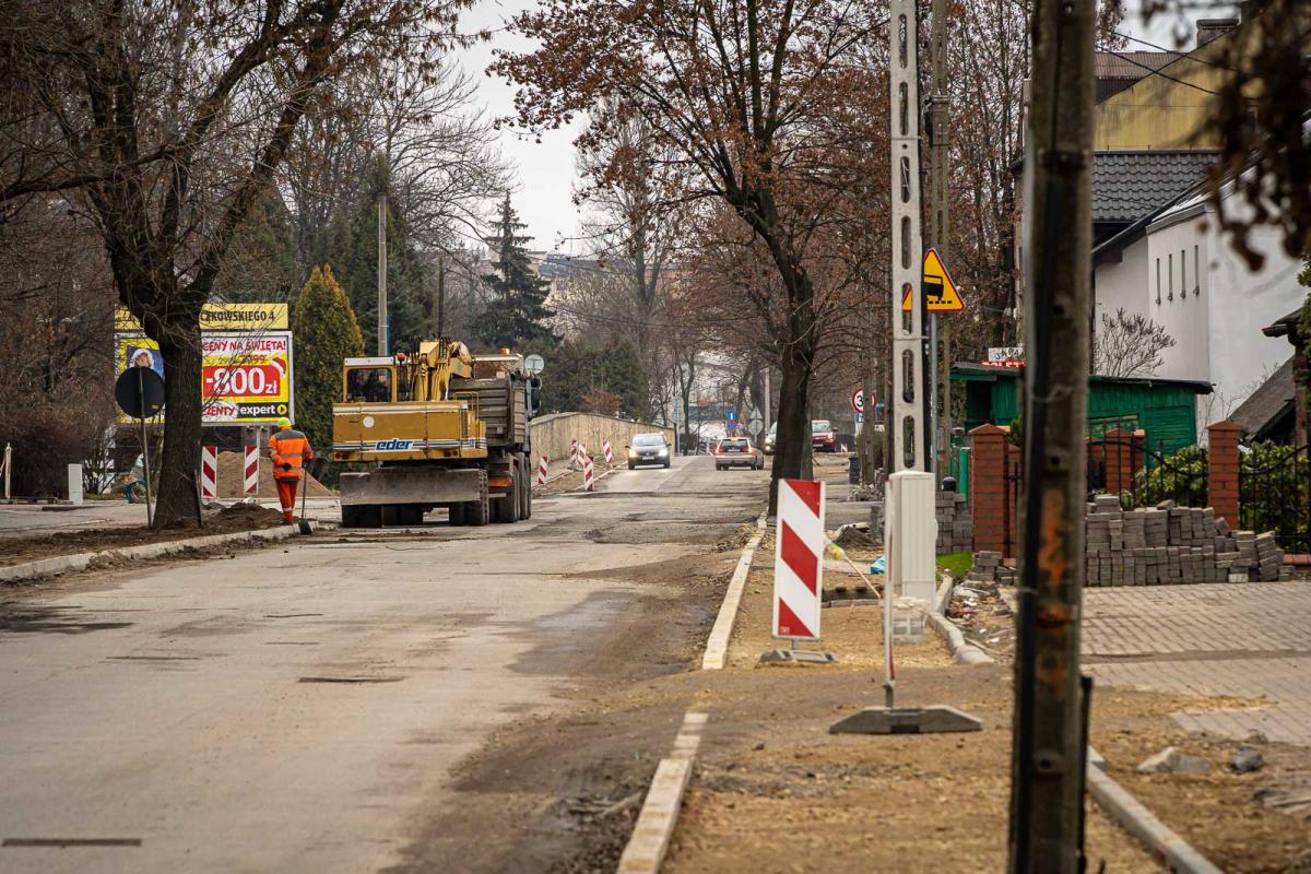 Rok się kończy, a remont ul. Grunwaldzkiej nadal trwa