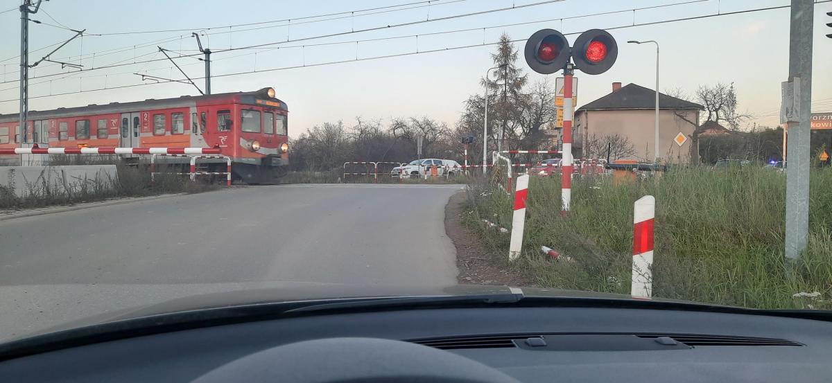 Niebezpieczna sytuacja na przejeździe w Ciężkowicach