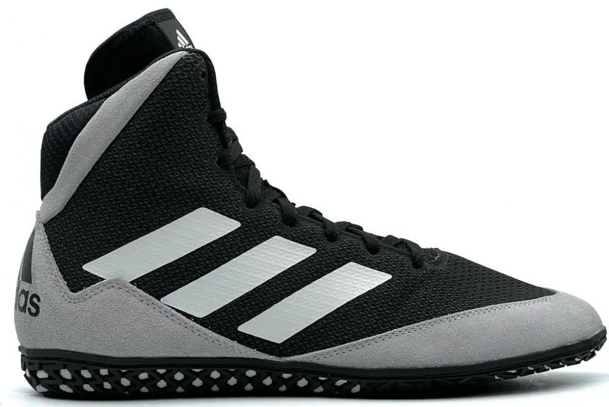 Jakie buty zapaśnicze wybrać? Na co zwracać uwagę kiedy wybierasz buty do zapasów?