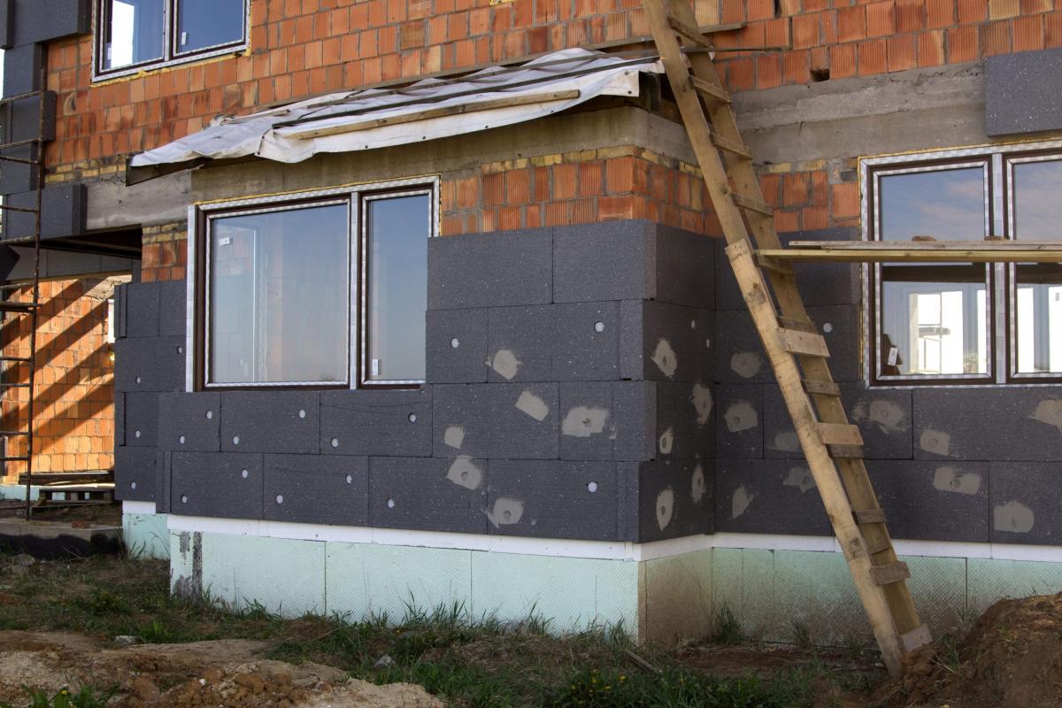 Dlaczego warto ocieplić dom styropianem grafitowym?