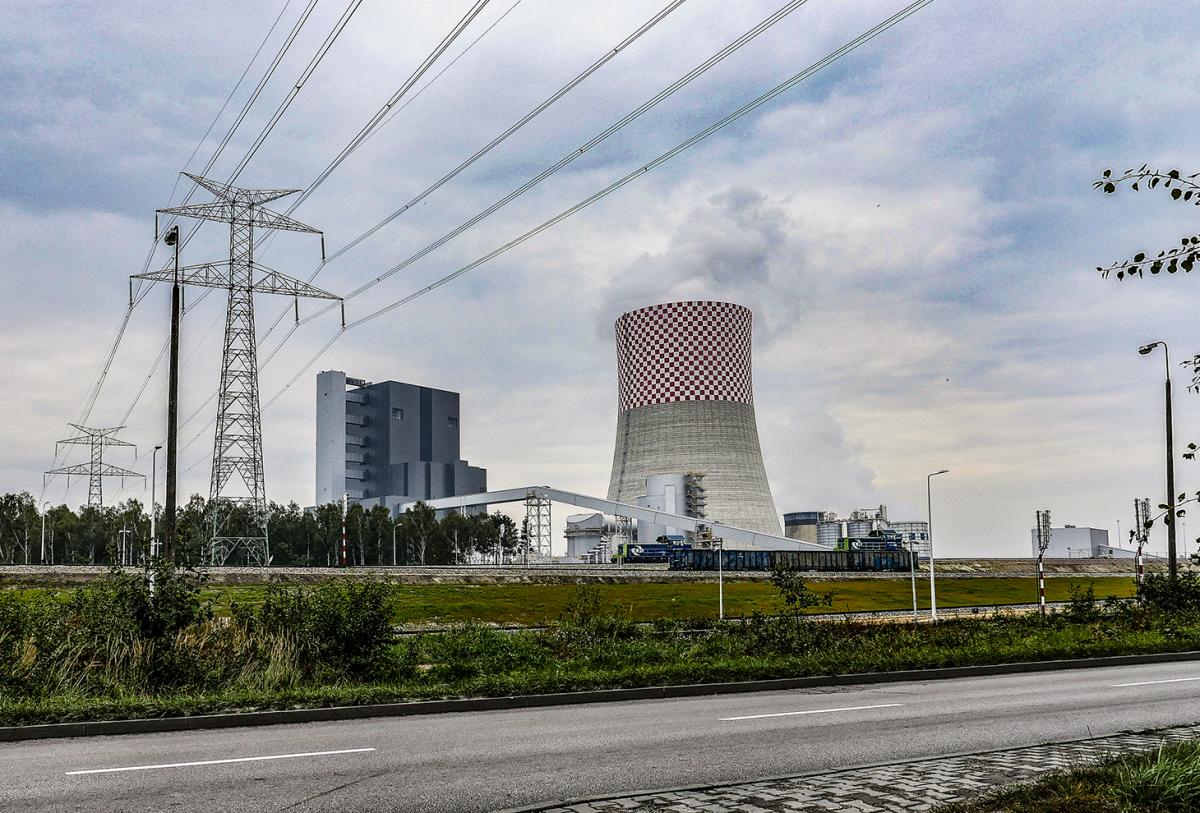 Blok 910 MW znów wyłączony
