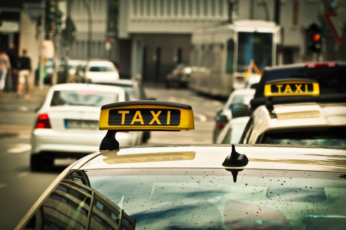 Taksówkarze mogą stracić licencję, jeśli nie dostosują dokumentów