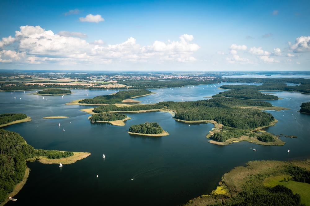 Dlaczego warto pojechać na Mazury? Sprawdź pomysł na Wakacje