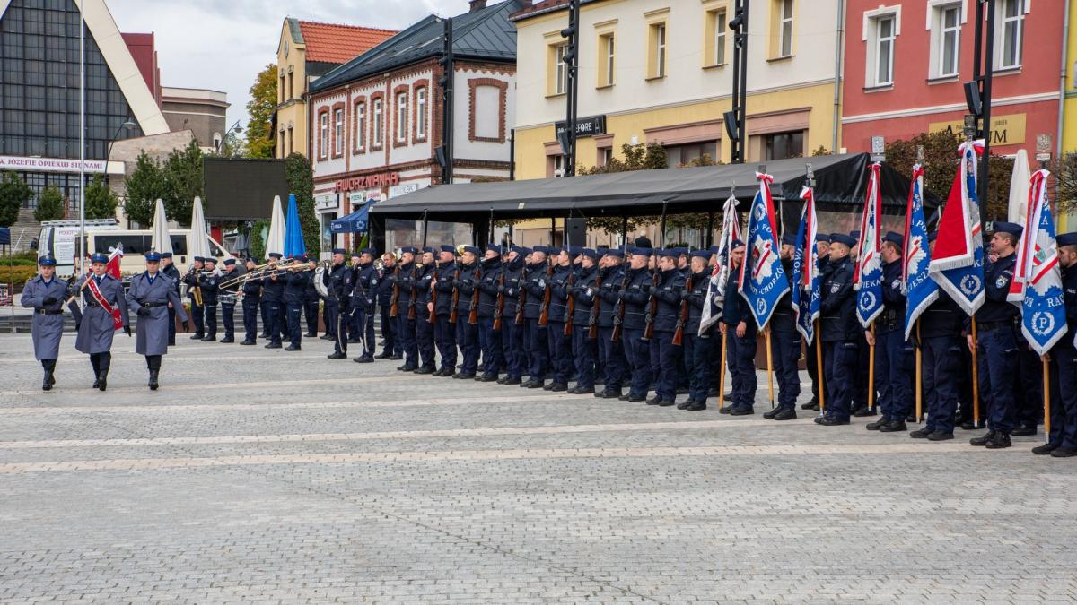 Próba generalna przed świętem przekazania sztandaru Policji w Jaworznie