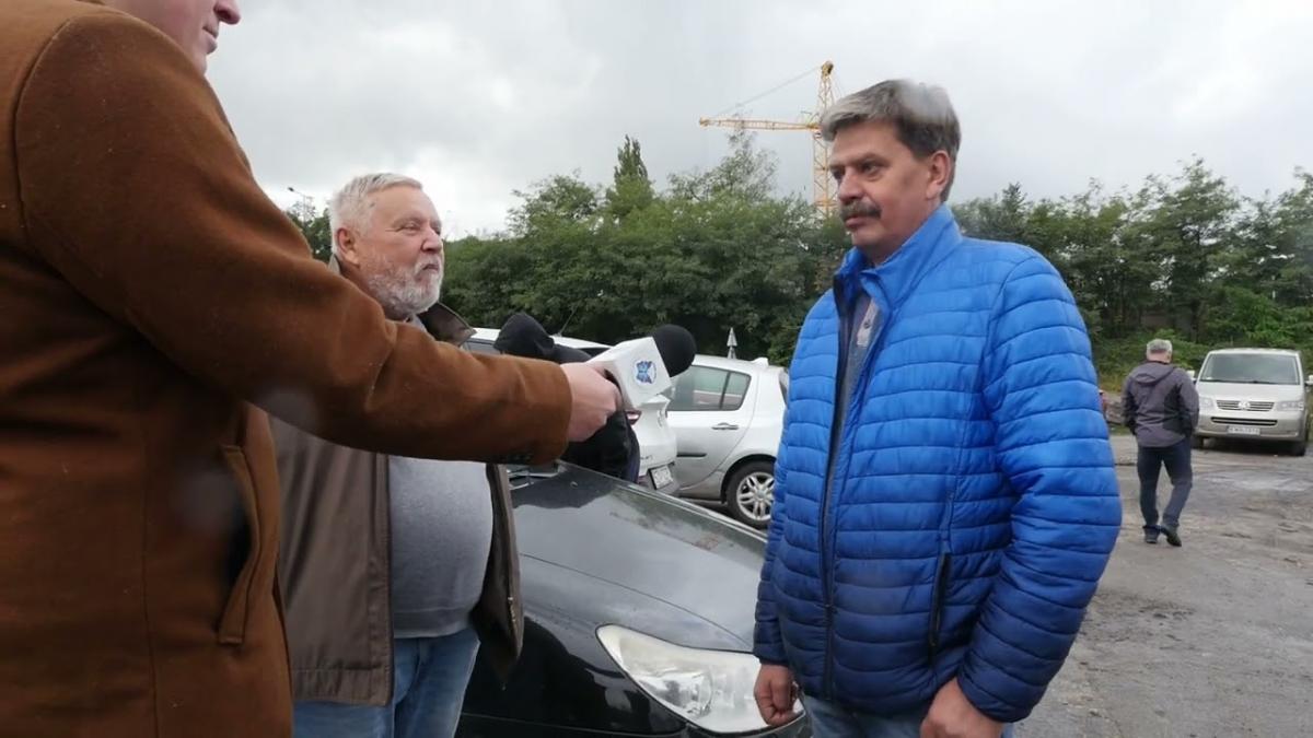 Kolejka do kolejki po węgiel - przed kopalnią nocują w autach