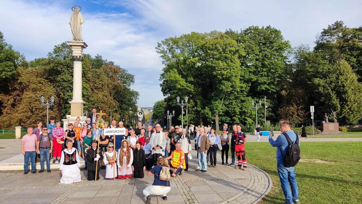 Jaworzniccy pielgrzymi dotarli na Jasną Górę wraz z ks. Janickim