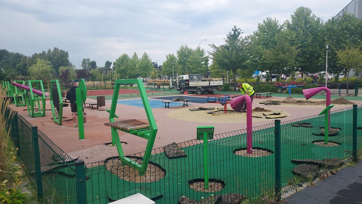 Na plantach demontują plac zabaw - już się tam nie pobawisz
