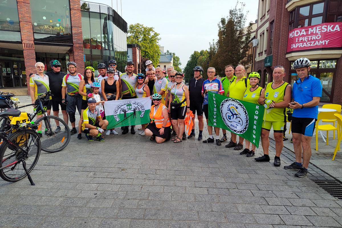 Rowerowy piątek z grupą Niepokonani Jaworzno na finiszu
