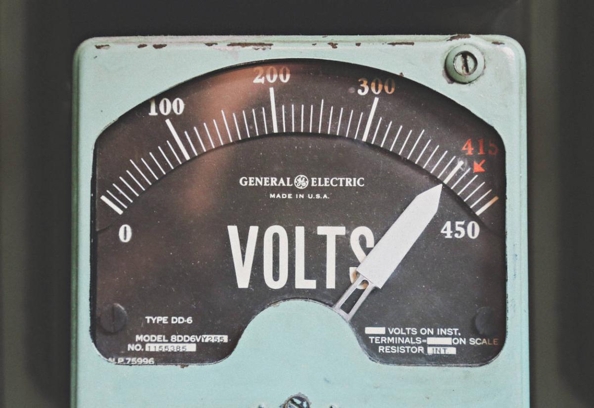 Co zrobić, aby zdobyć uprawnienia elektryczne 1kV online?