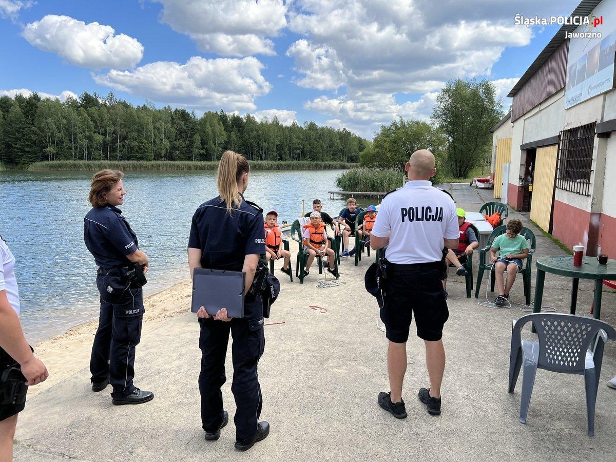 Bezpiecznie nad wodą - policja ostrzega przed zagrożeniami