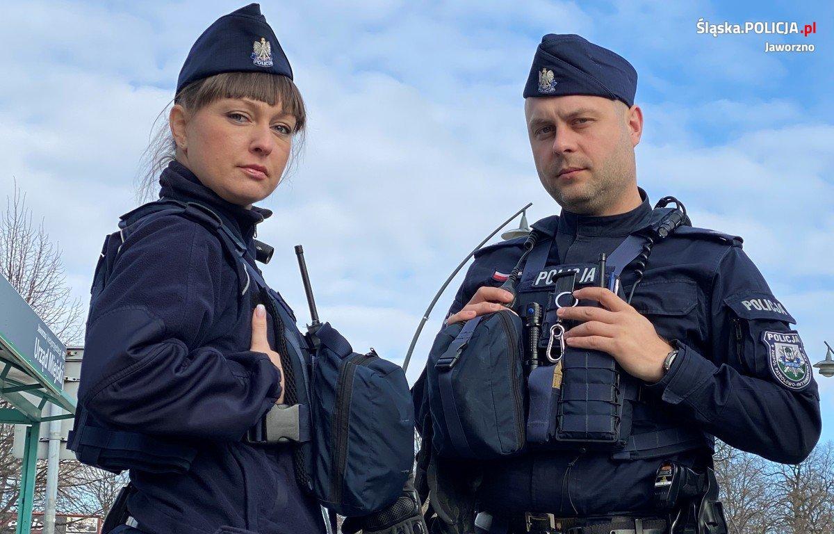 Pomogli nieprzytomnej kobiecie chorej na cukrzyce - policja i mieszkańcy uratowali jej życie
