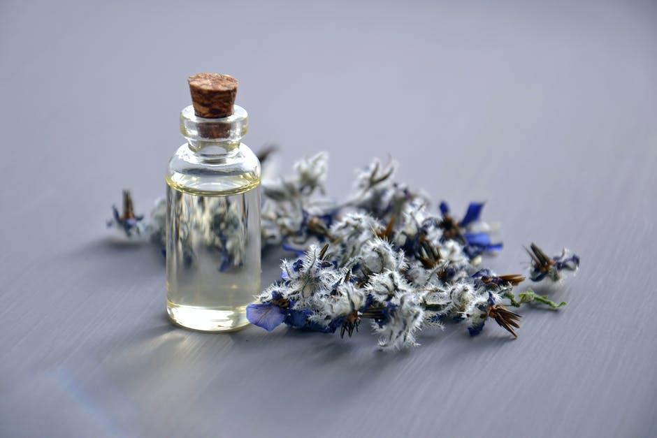 Zapachy na wakacje dla kobiety i mężczyzny. Top 5 francuskich perfum