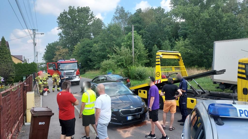 Kolizja drogowa na Dąbrowie Narodowej. Przyczyną prawdopodobnie alkohol