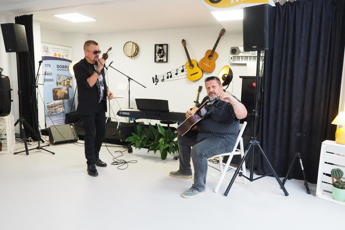 Jerzy Herman na scenie Klubu To i Owo