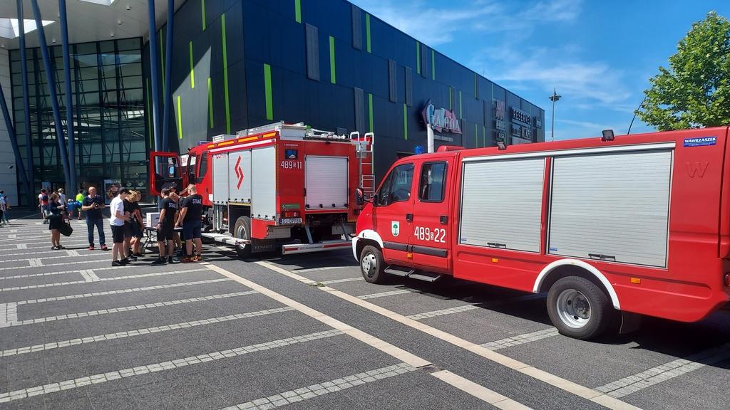 OSP Dąbrowa Narodowa oraz Długoszyn udzielają porad mieszkańcom Jaworzna