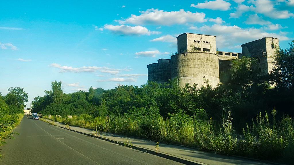 Igranie ze śmiercią - czyli mandat za spacer po opuszczonej cementowi