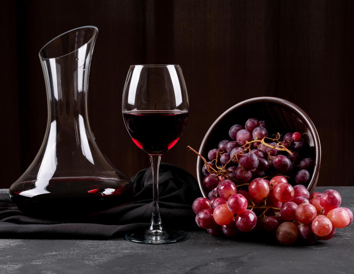 Wino czerwone — historia oraz właściwości