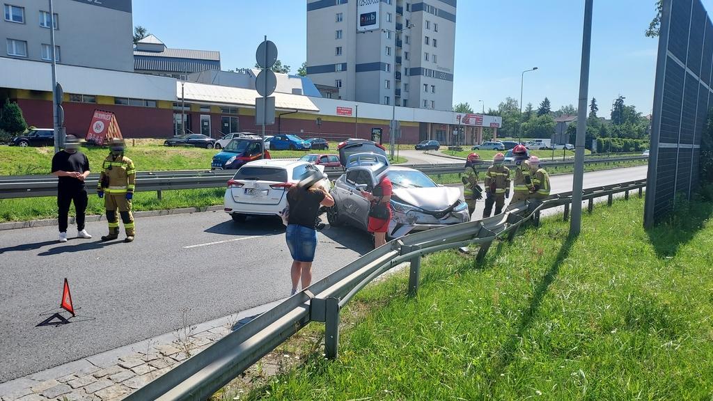 Niebezpiecznie wyglądająca kolizja na obwodnicy Jaworzna