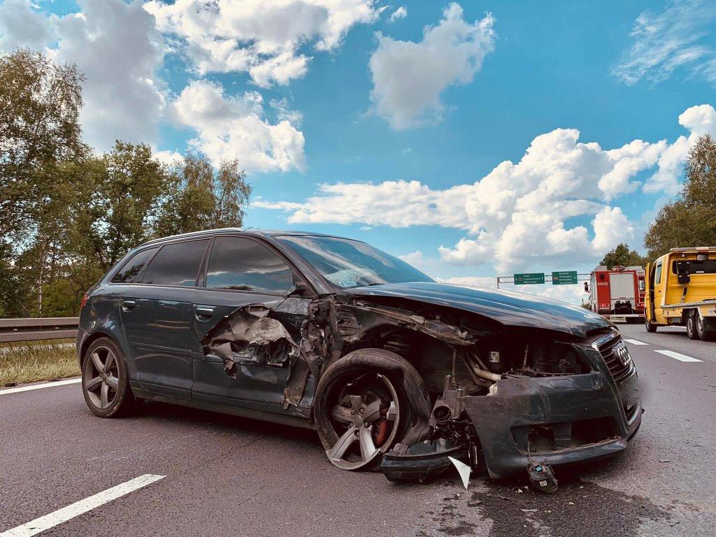 Wypadek na S1 na wysokości Jaworzna z winy kierowcy Audi
